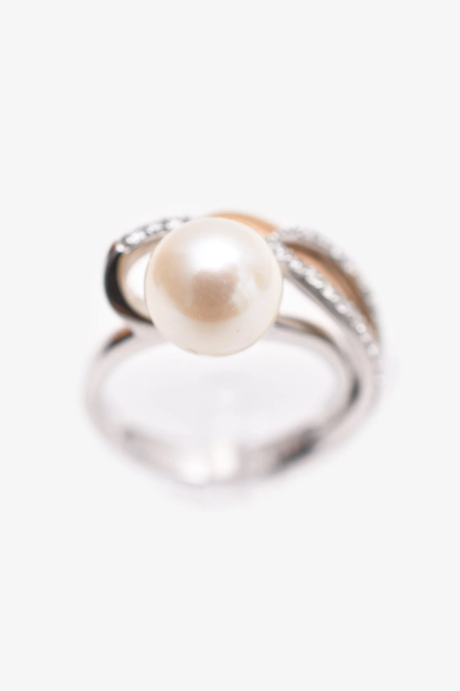14K White/Yellow Gold Diamond Set Freshwater Pearl Ring