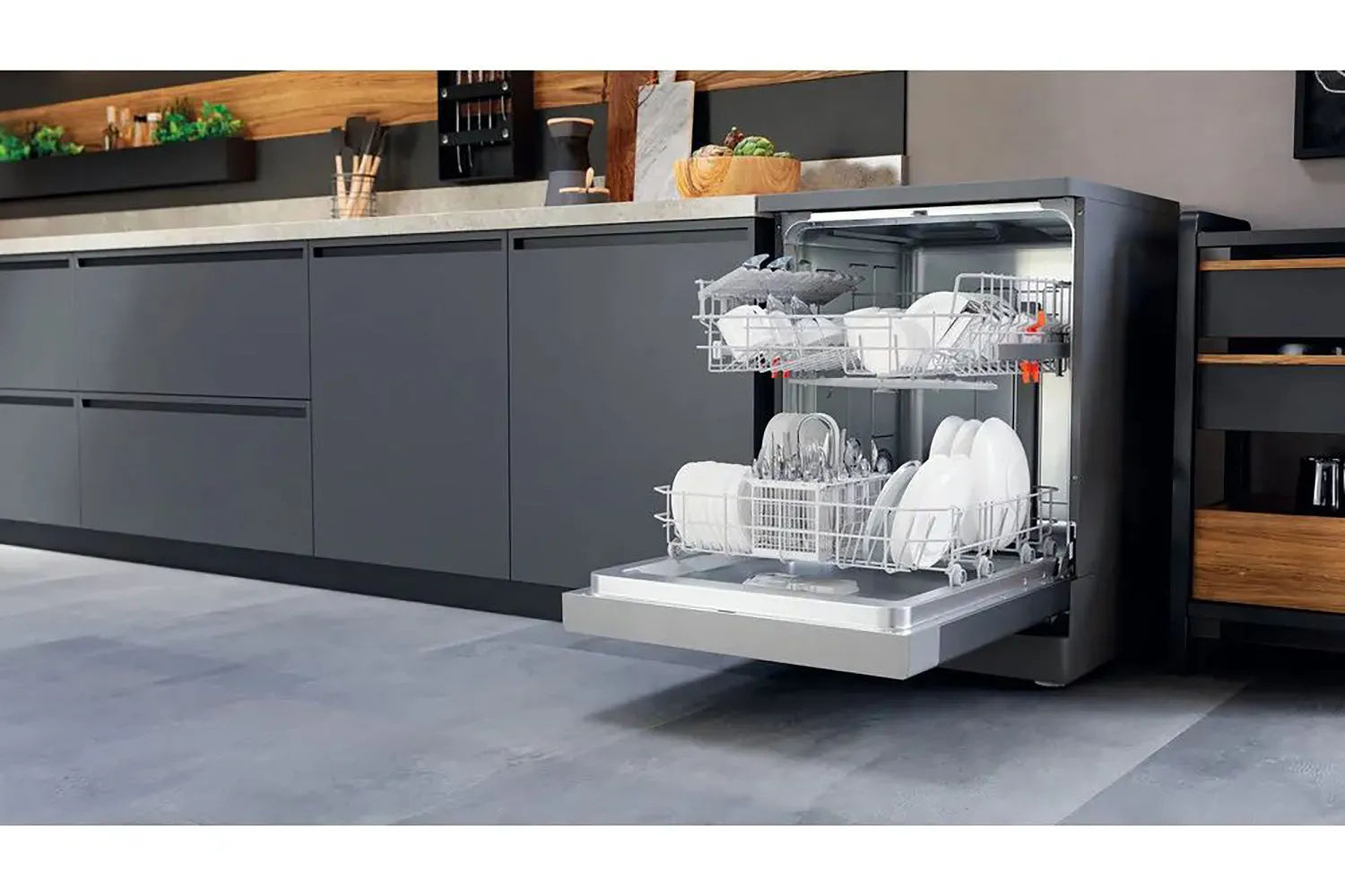 Hotpoint Freestanding Dishwasher | 14 Place | H2FHL626XUK